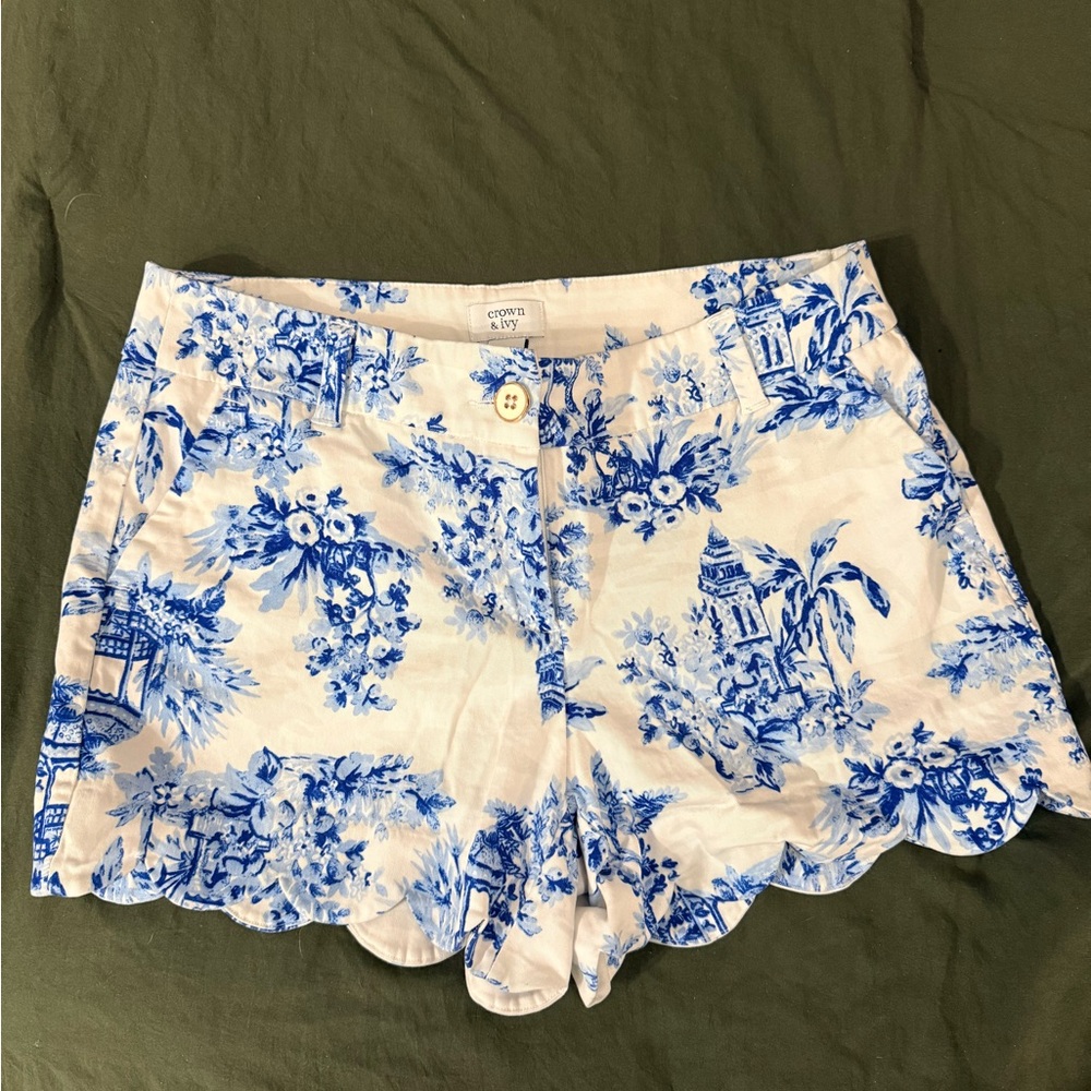 Crown & Ivy Women's High Waist Blue and White Floral Shorts